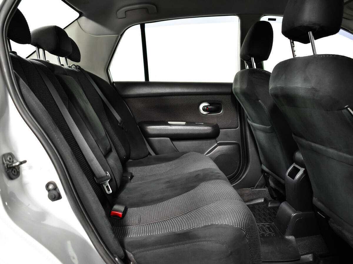 Nissan Tiida с пробегом — 2011 год. Фото: #9