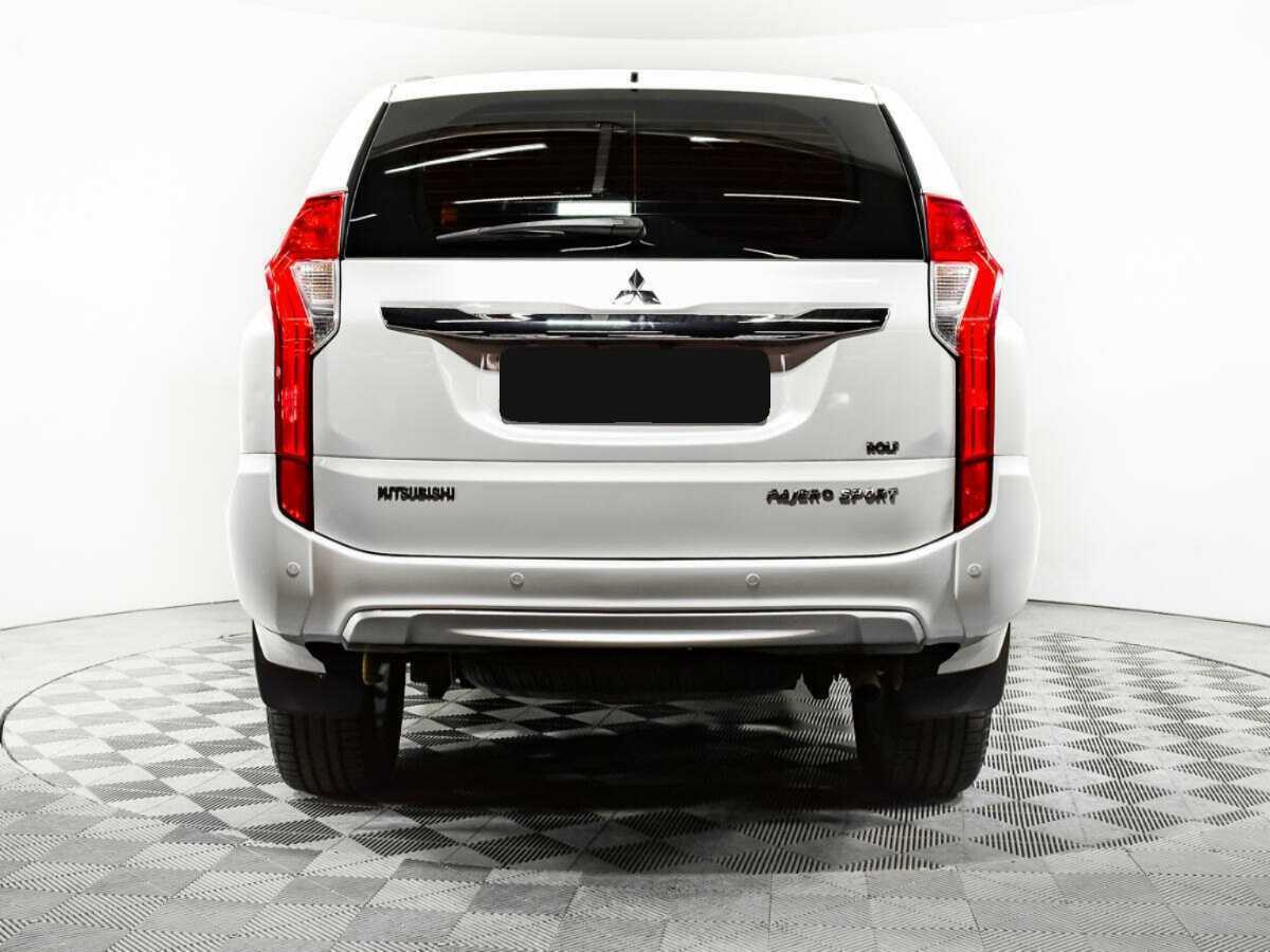Mitsubishi Pajero Sport с пробегом — 2017 год. Фото: #5