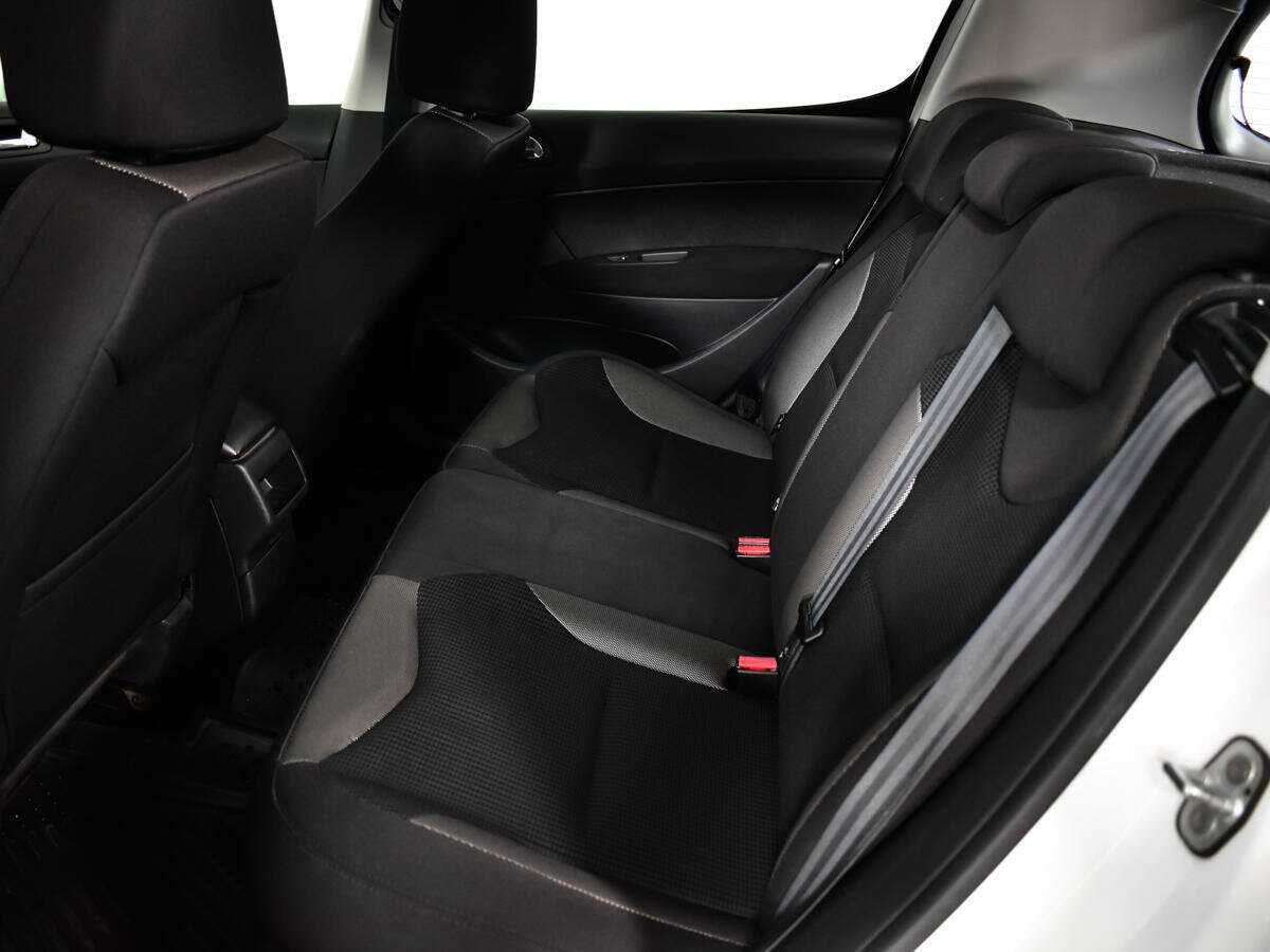 Peugeot 308 с пробегом — 2010 год. Фото: #9