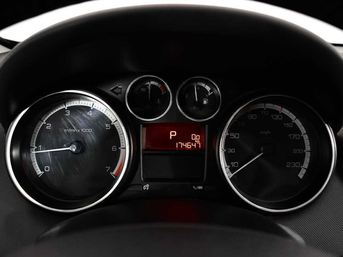 Peugeot 308 с пробегом — 2010 год. Фото: #10