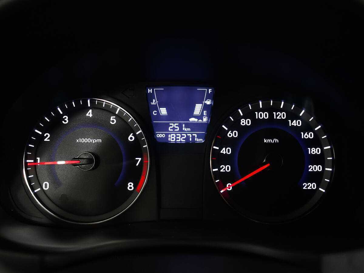 Hyundai Solaris с пробегом — 2012 год. Фото: #10