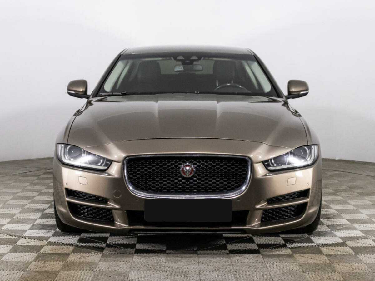 Jaguar XE с пробегом — 2015 год. Фото: #1