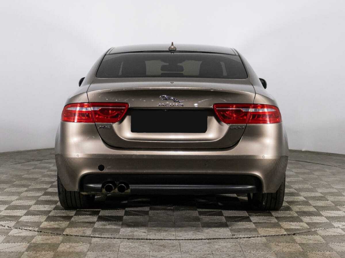 Jaguar XE с пробегом — 2015 год. Фото: #5