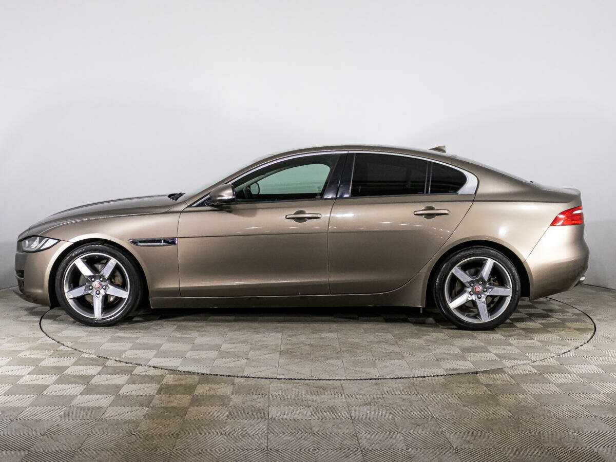 Jaguar XE с пробегом — 2015 год. Фото: #7