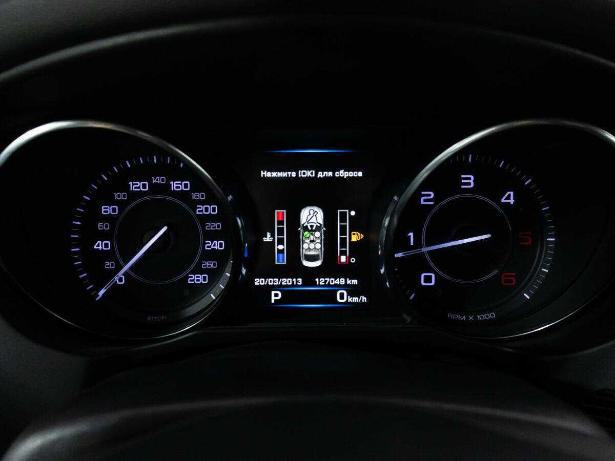 Jaguar XE с пробегом — 2015 год. Фото: #11