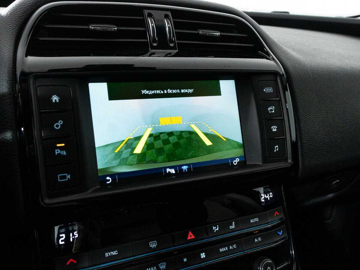 Jaguar XE с пробегом — 2015 год. Фото: #14