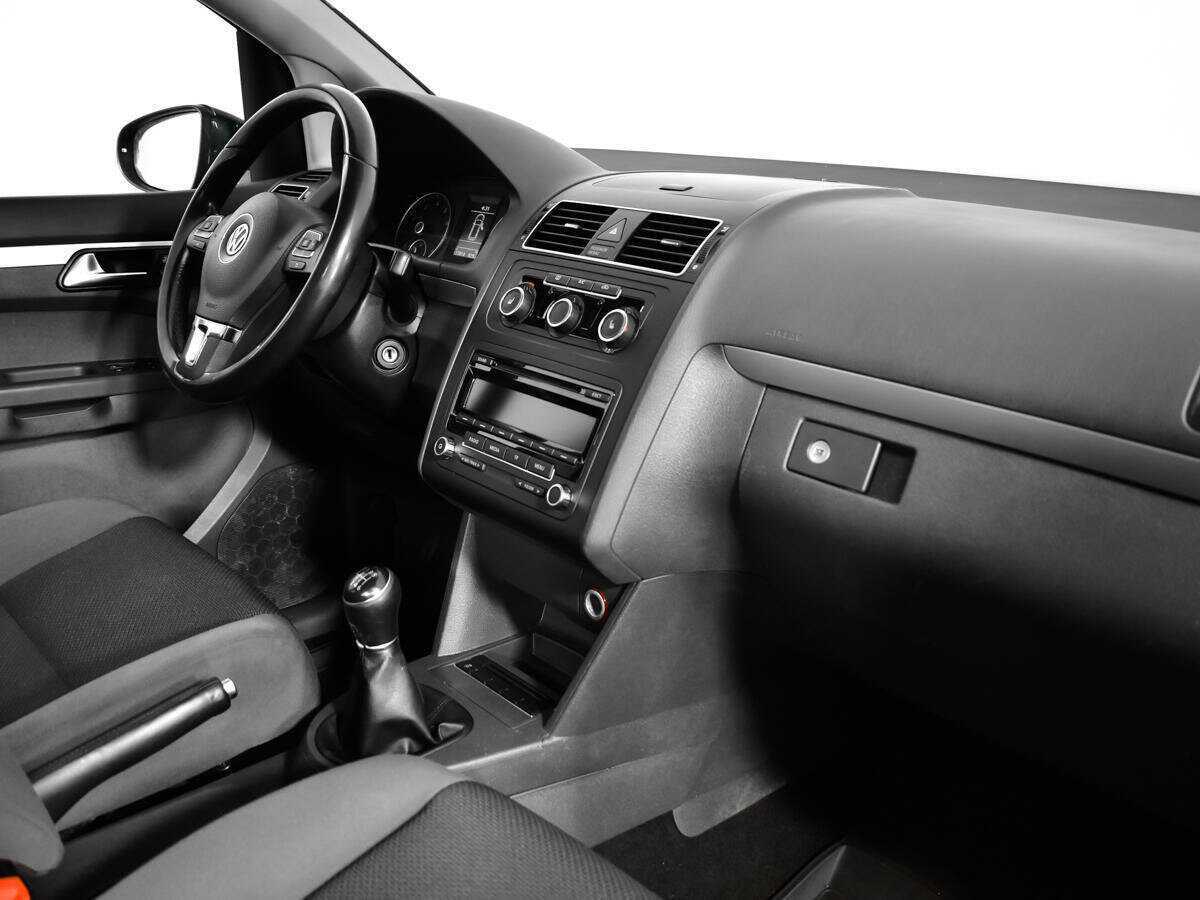 Volkswagen Touran с пробегом — 2012 год. Фото: #8