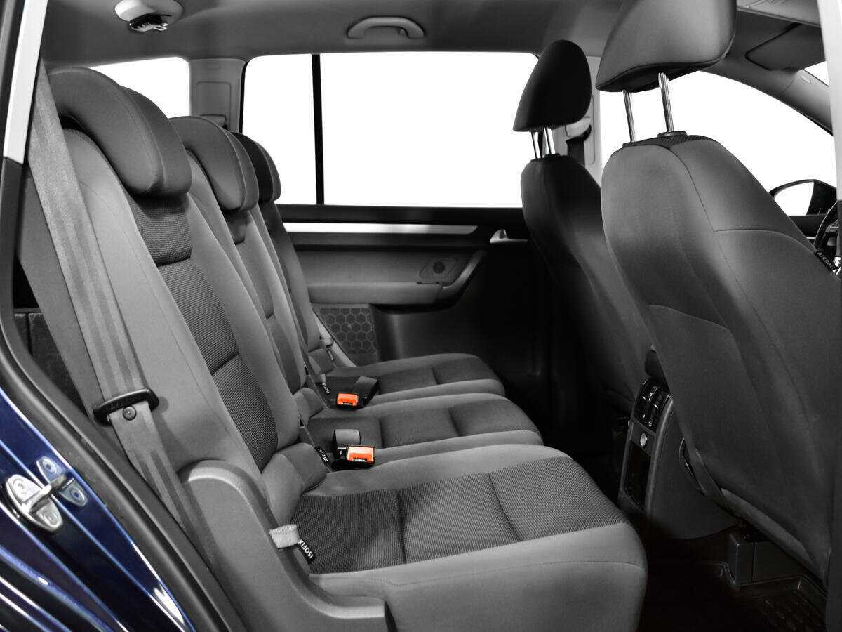 Volkswagen Touran с пробегом — 2012 год. Фото: #9