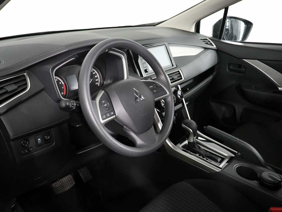Mitsubishi Xpander с пробегом — 2023 год. Фото: #13