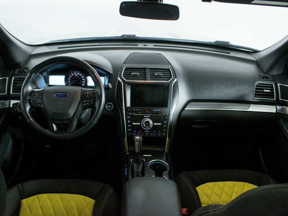 Ford Explorer с пробегом — 2016 год. Фото: #8