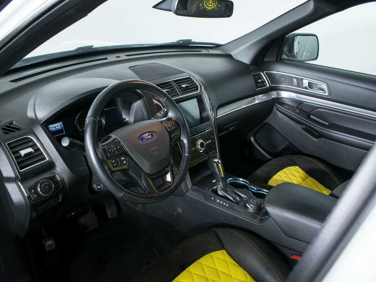 Ford Explorer с пробегом — 2016 год. Фото: #9