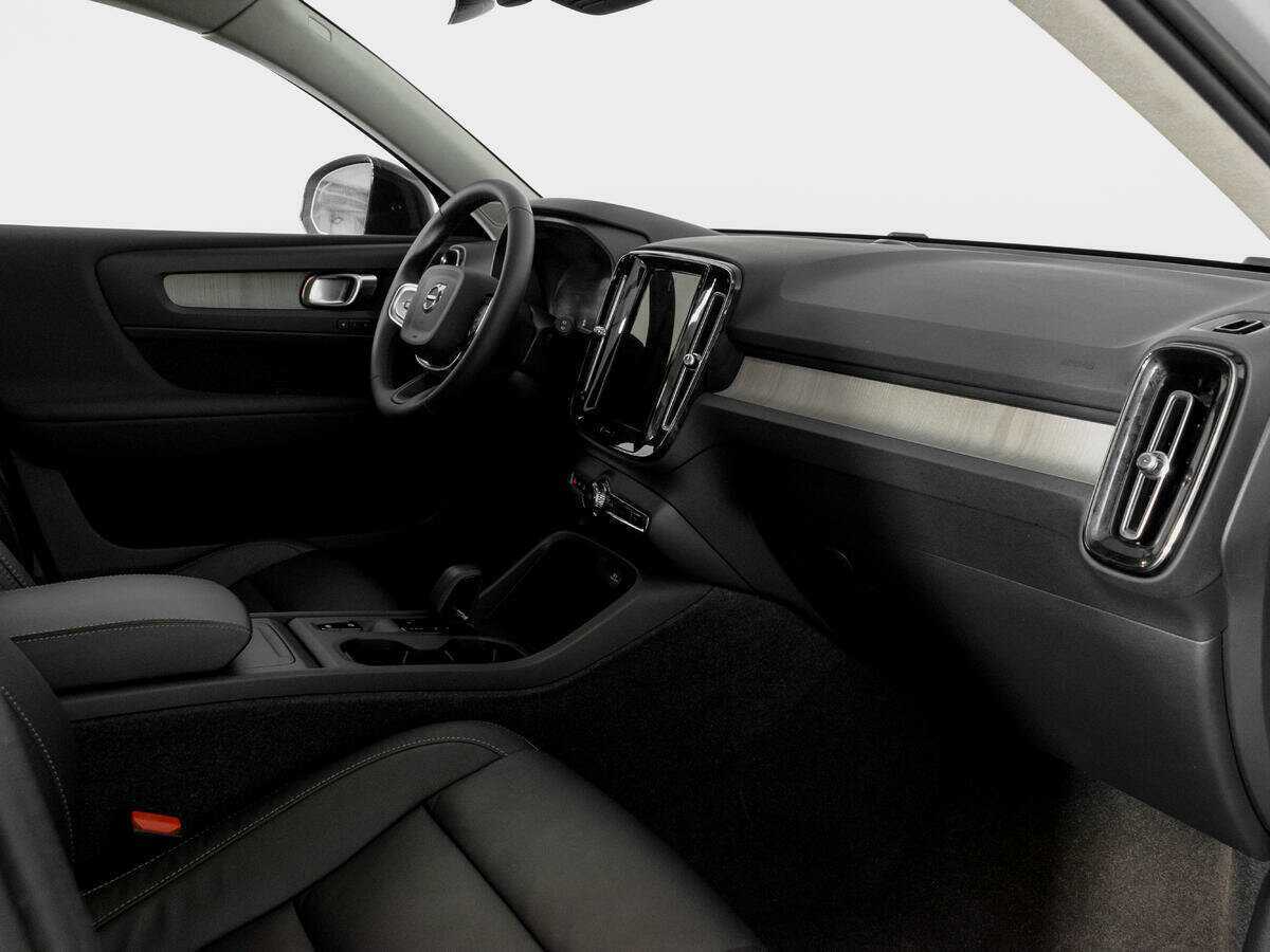 Volvo XC40 с пробегом — 2023 год. Фото: #6