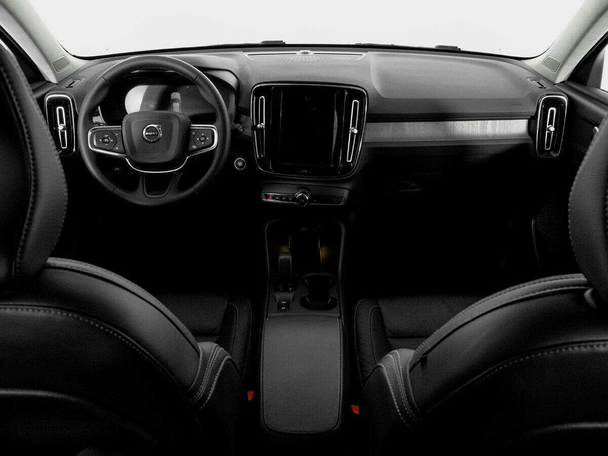 Volvo XC40 с пробегом — 2023 год. Фото: #9