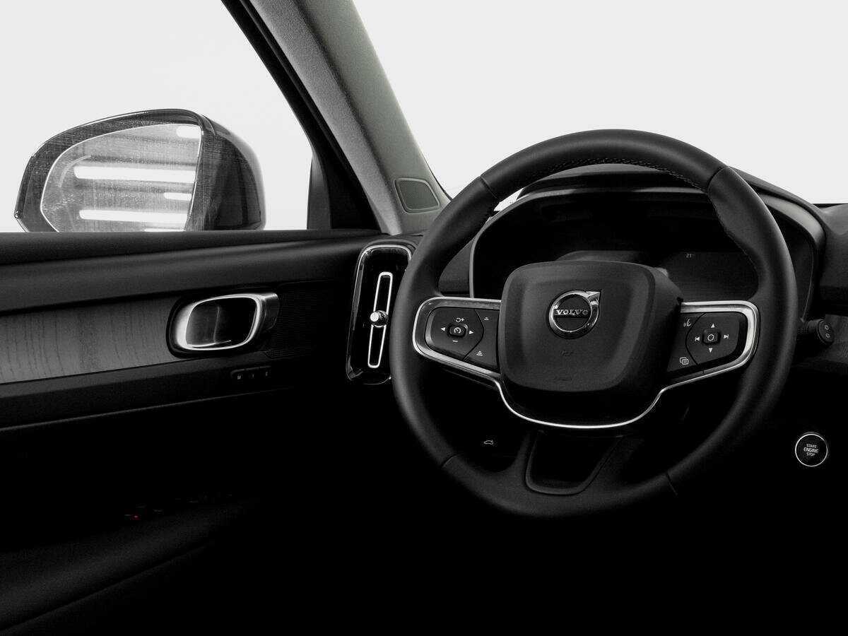 Volvo XC40 с пробегом — 2023 год. Фото: #11