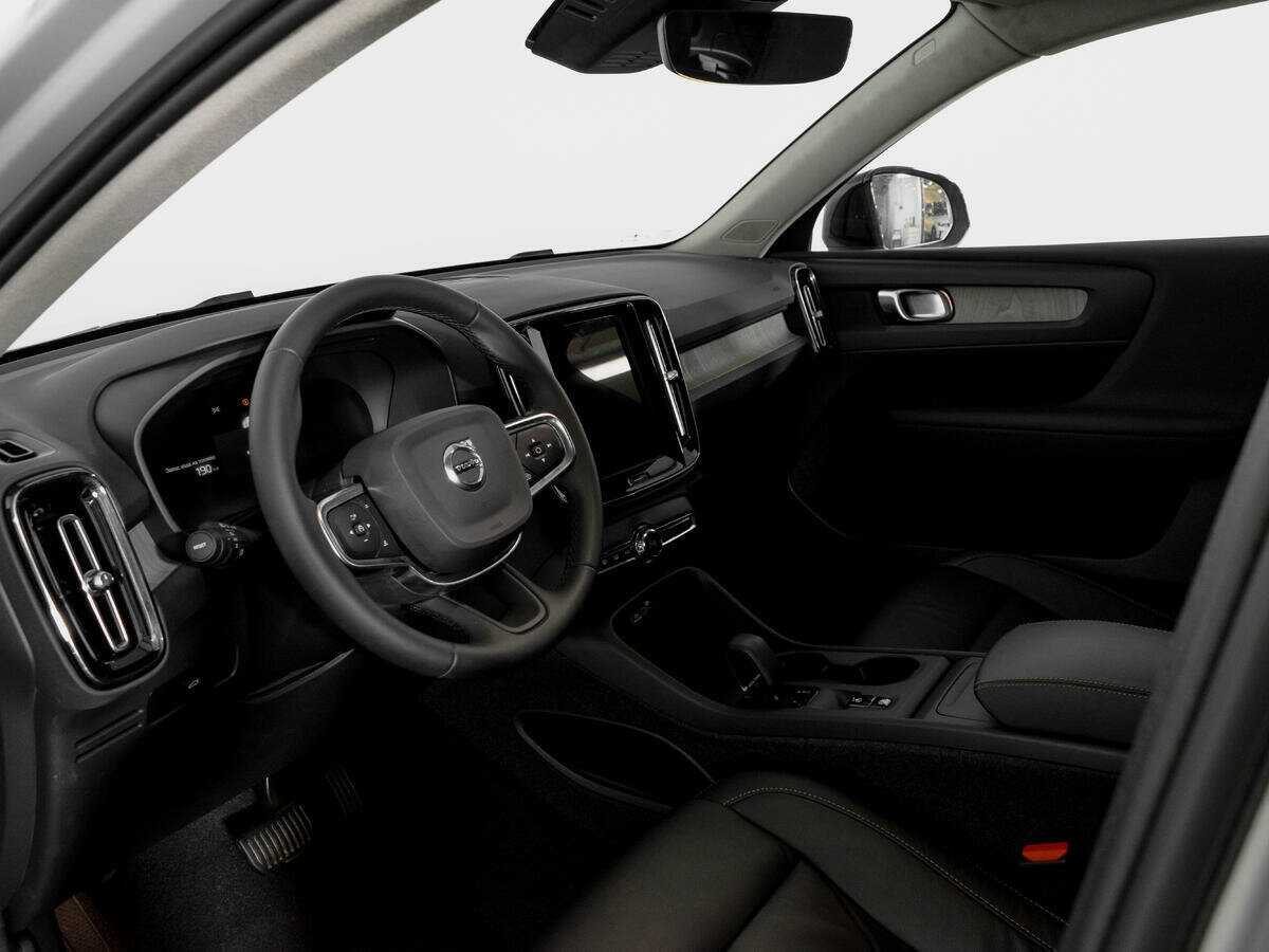 Volvo XC40 с пробегом — 2023 год. Фото: #12