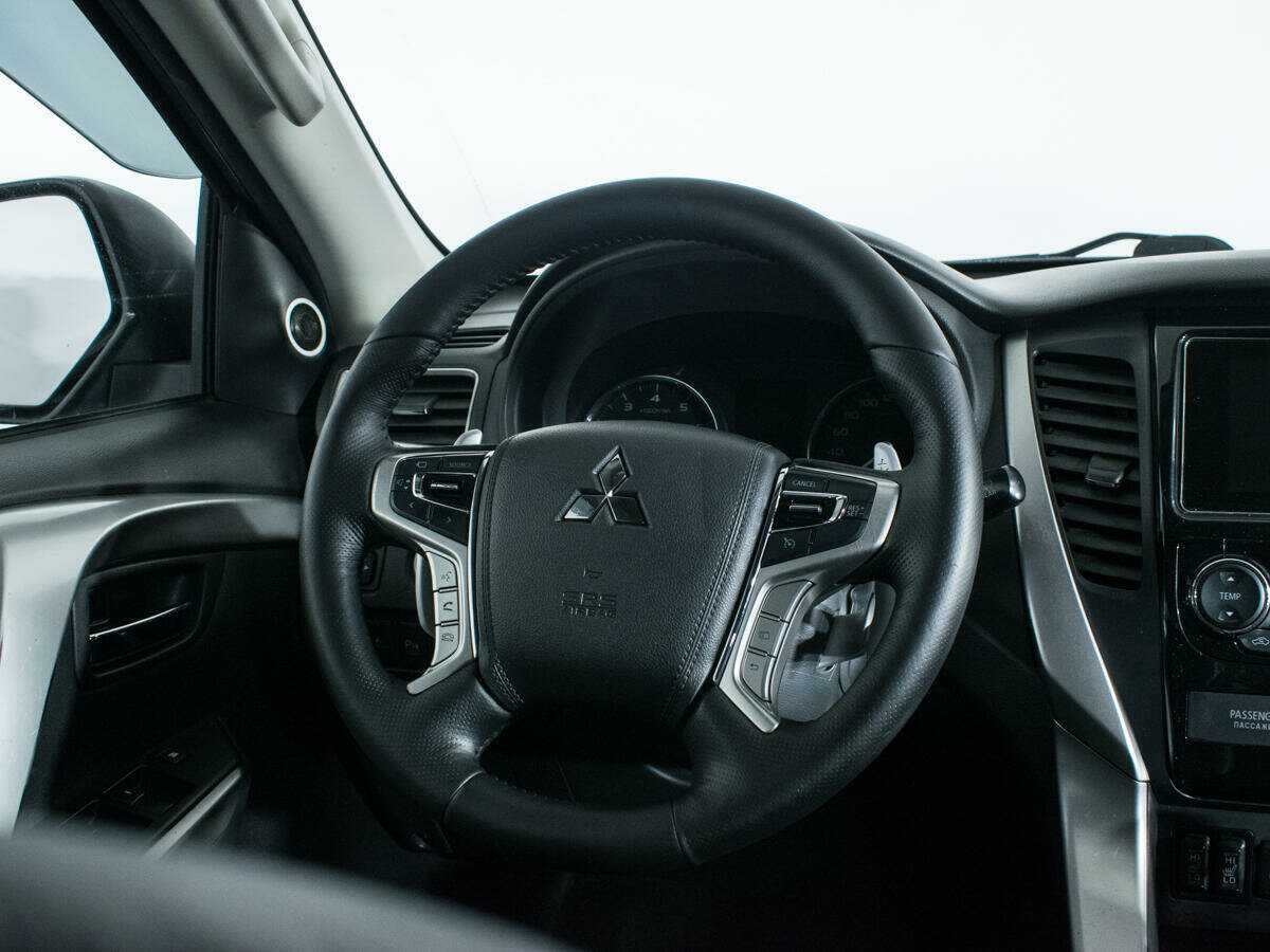 Mitsubishi Pajero Sport с пробегом — 2016 год. Фото: #14