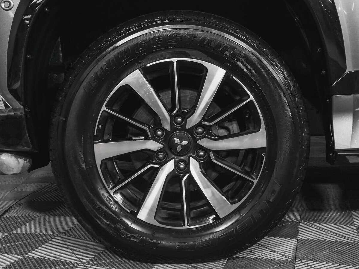 Mitsubishi Pajero Sport с пробегом — 2016 год. Фото: #16