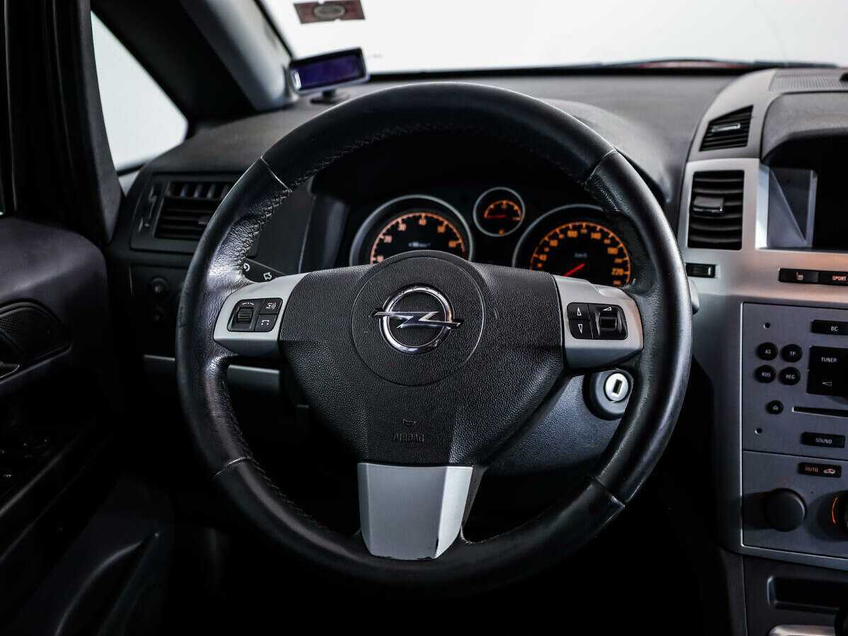 Opel Zafira с пробегом — 2012 год. Фото: #9
