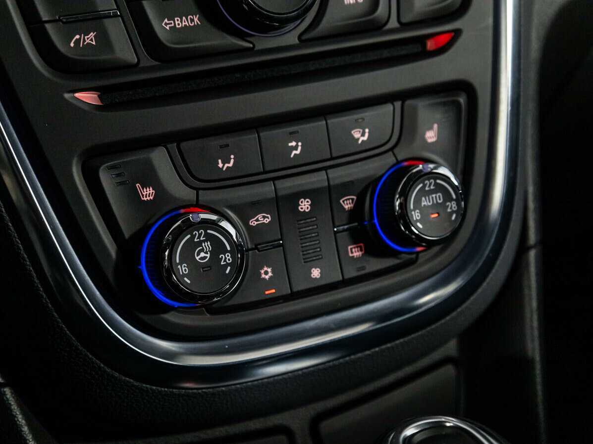 Opel Mokka с пробегом — 2013 год. Фото: #17