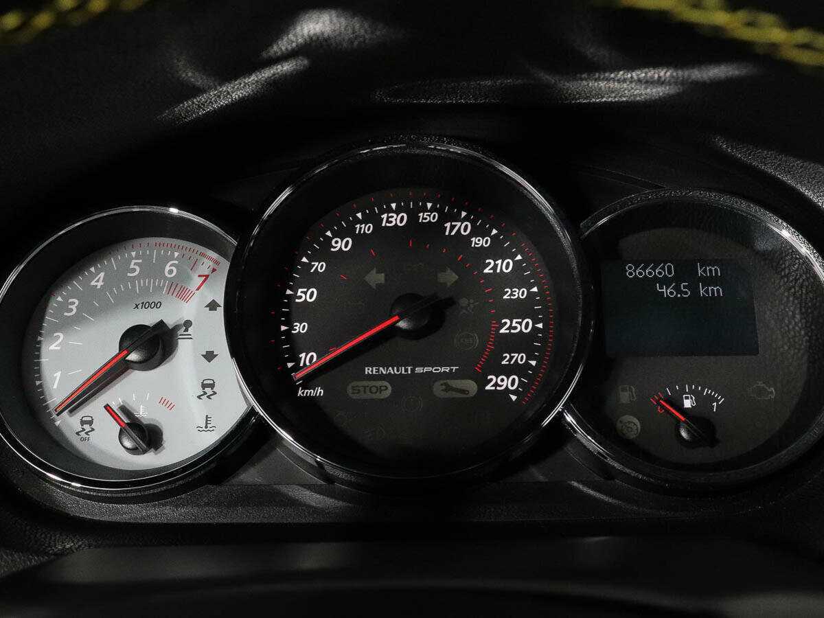 Renault Megane RS с пробегом — 2013 год. Фото: #8