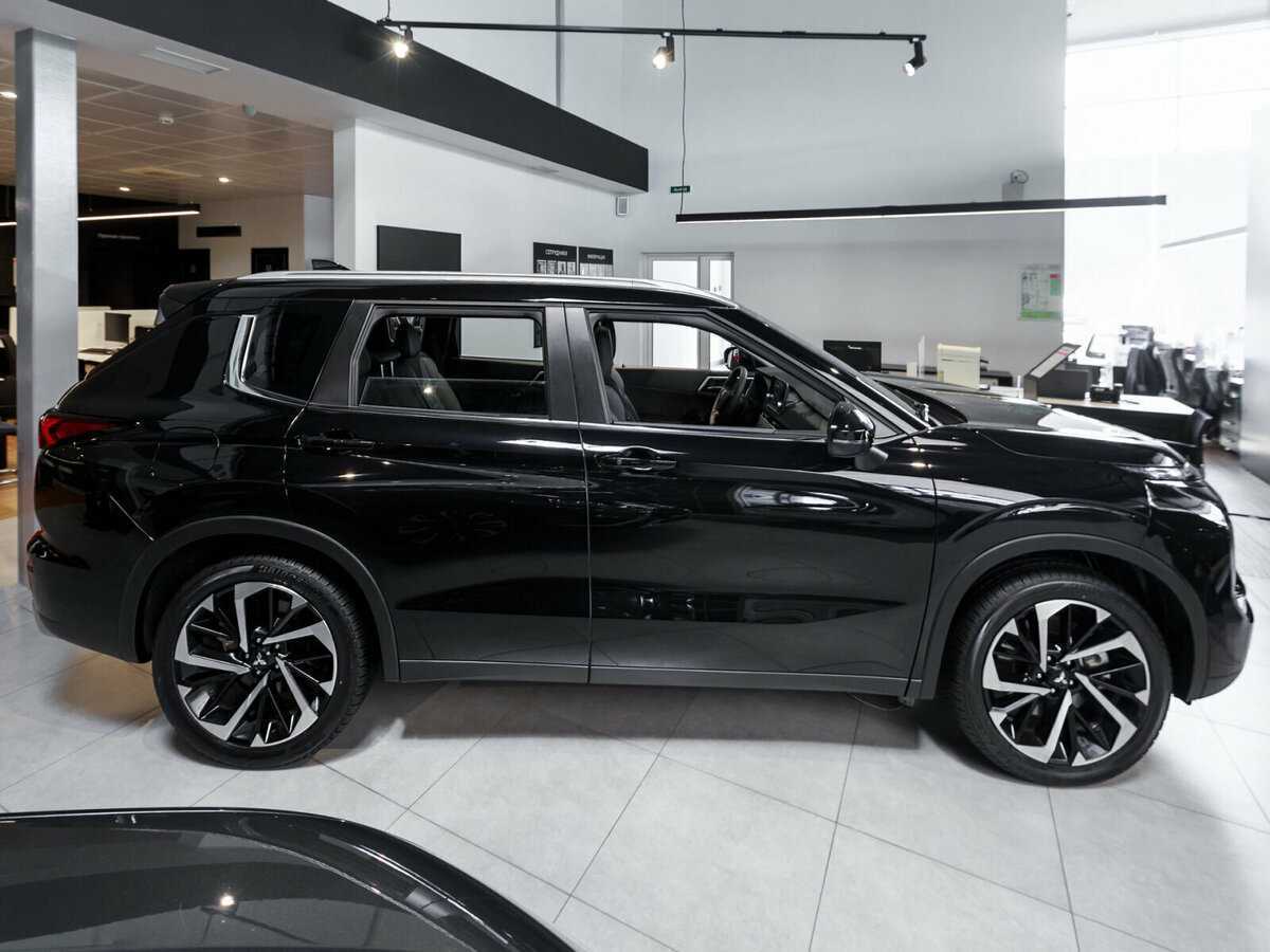 Mitsubishi Outlander с пробегом — 2022 год. Фото: #3