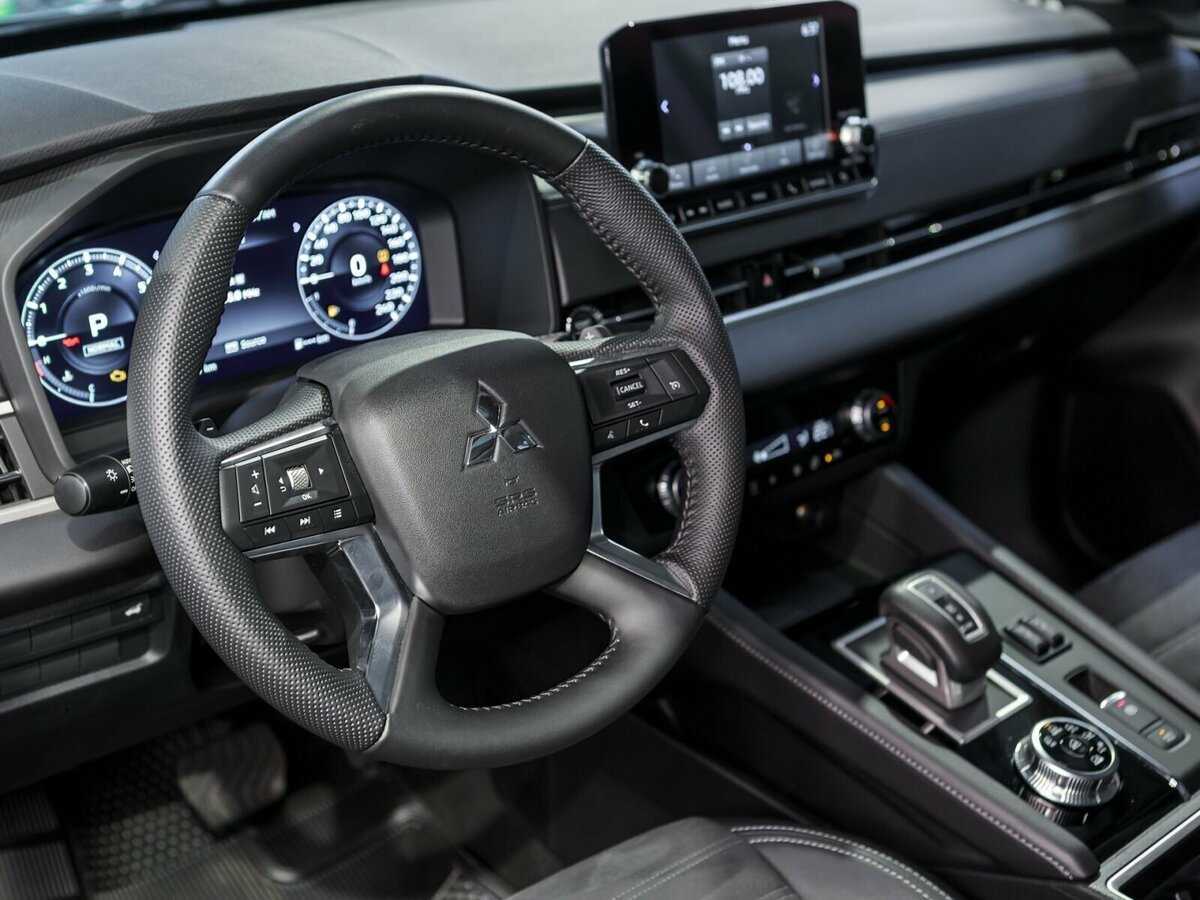 Mitsubishi Outlander с пробегом — 2022 год. Фото: #16