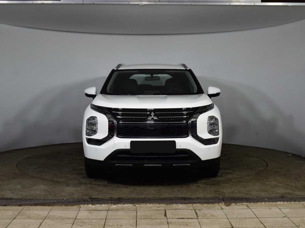 Mitsubishi Outlander с пробегом — 2022 год. Фото: #1