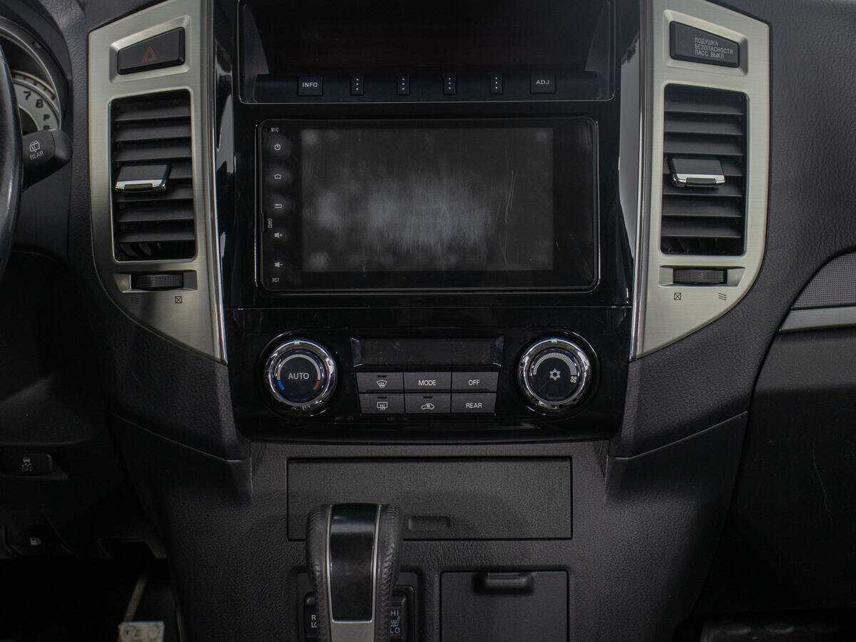 Mitsubishi Pajero с пробегом — 2017 год. Фото: #16