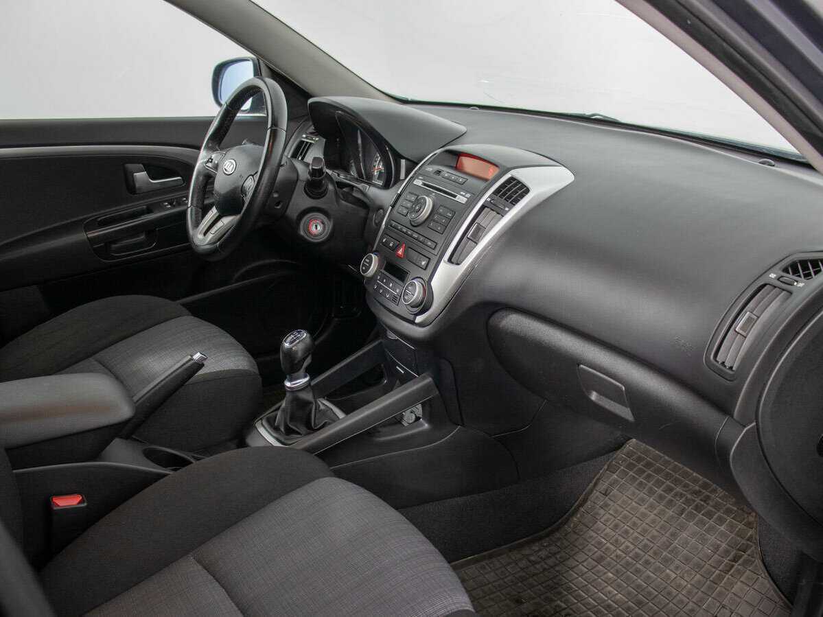 Kia Ceed с пробегом — 2010 год. Фото: #8