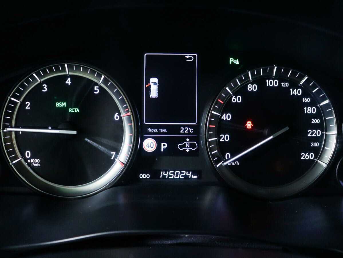 Lexus LX с пробегом — 2015 год. Фото: #8