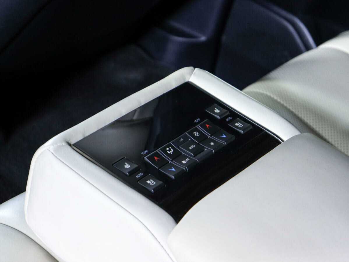 Lexus LX с пробегом — 2015 год. Фото: #11