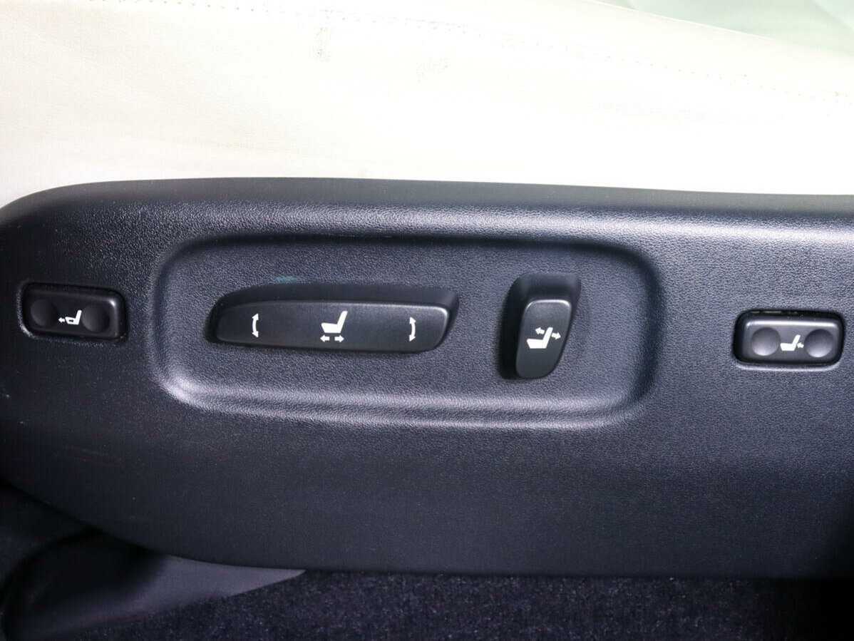 Lexus LX с пробегом — 2015 год. Фото: #14