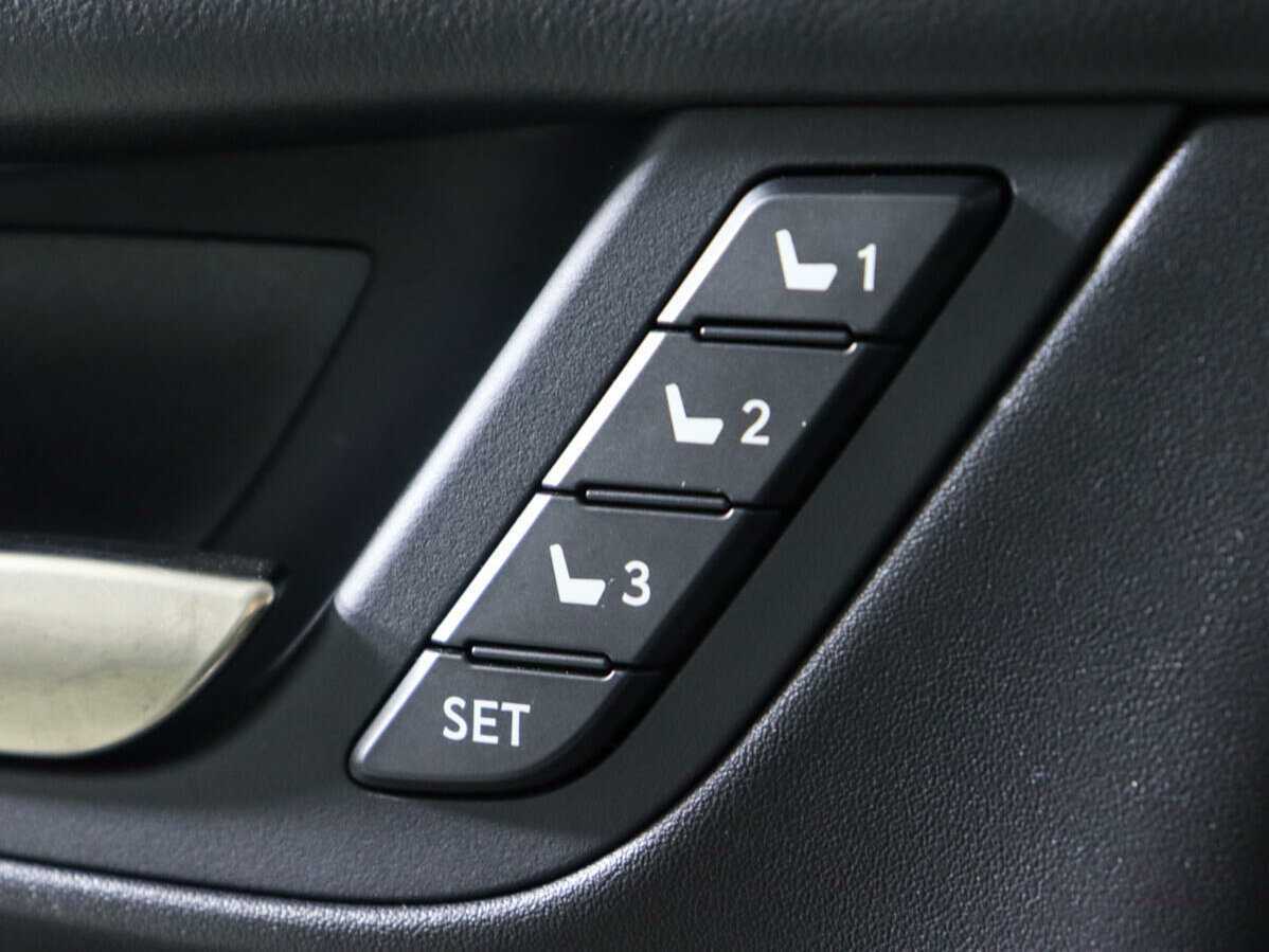 Lexus LX с пробегом — 2015 год. Фото: #15