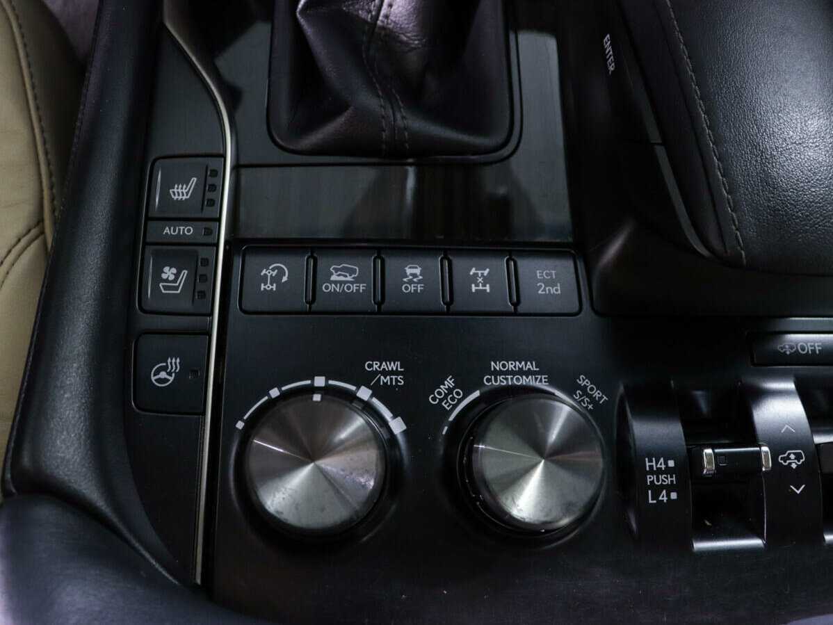 Lexus LX с пробегом — 2015 год. Фото: #20