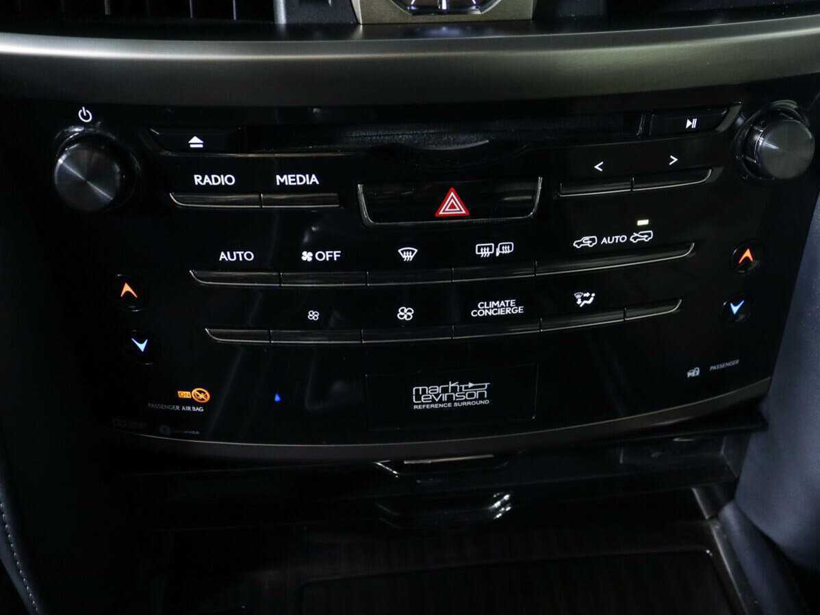 Lexus LX с пробегом — 2015 год. Фото: #26