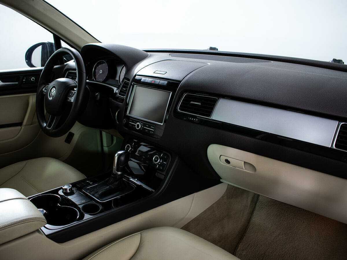 Volkswagen Touareg с пробегом — 2010 год. Фото: #6