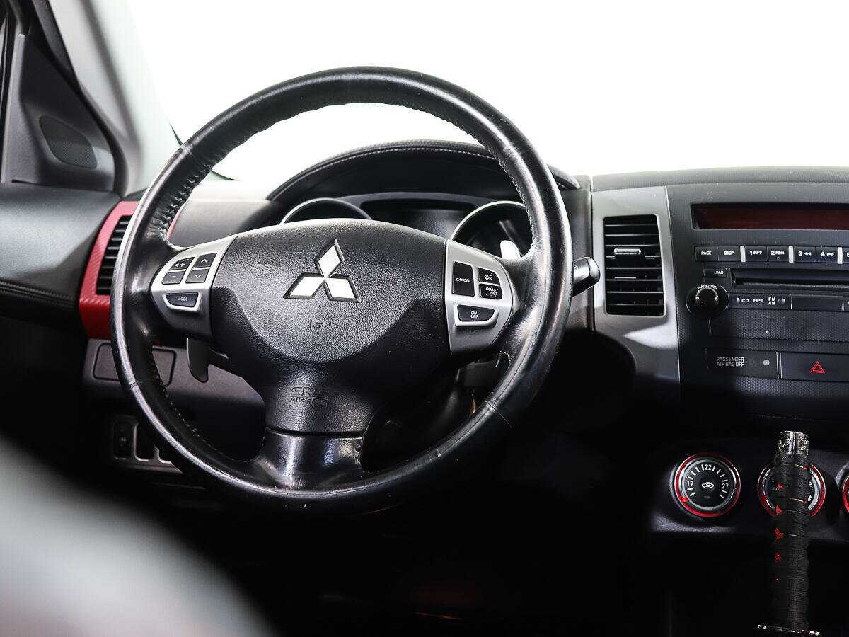 Mitsubishi Outlander с пробегом — 2011 год. Фото: #12