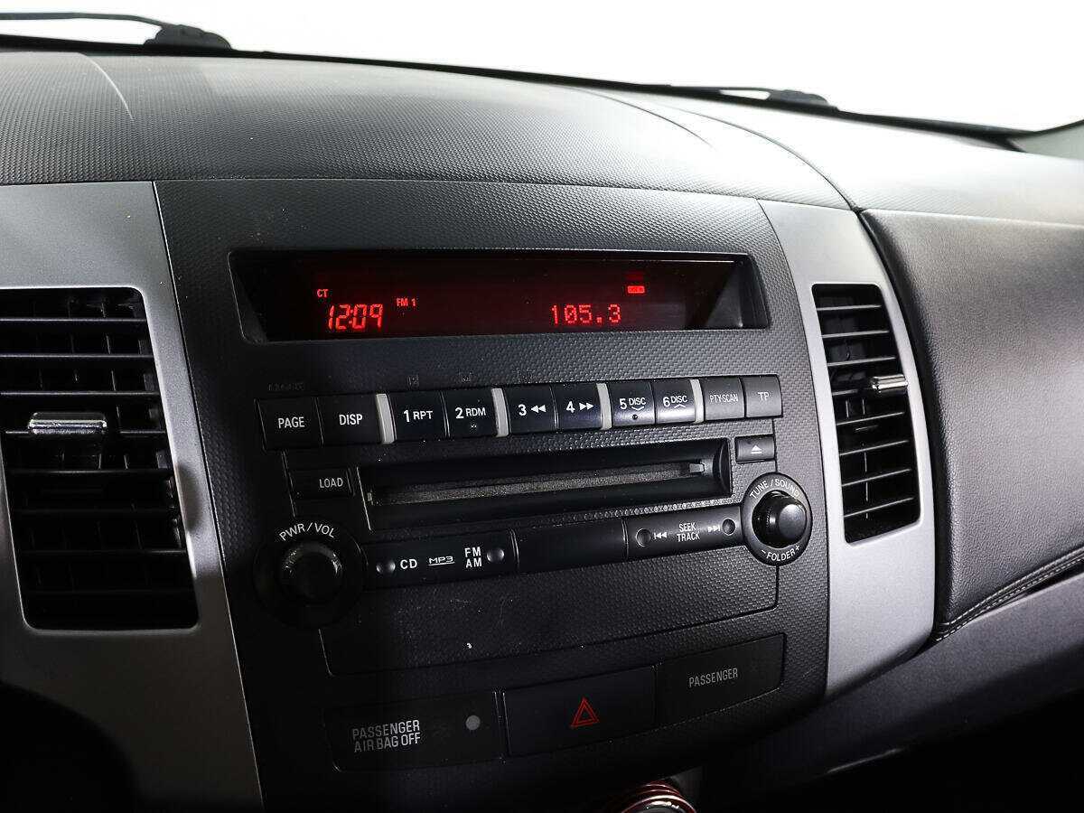 Mitsubishi Outlander с пробегом — 2011 год. Фото: #13