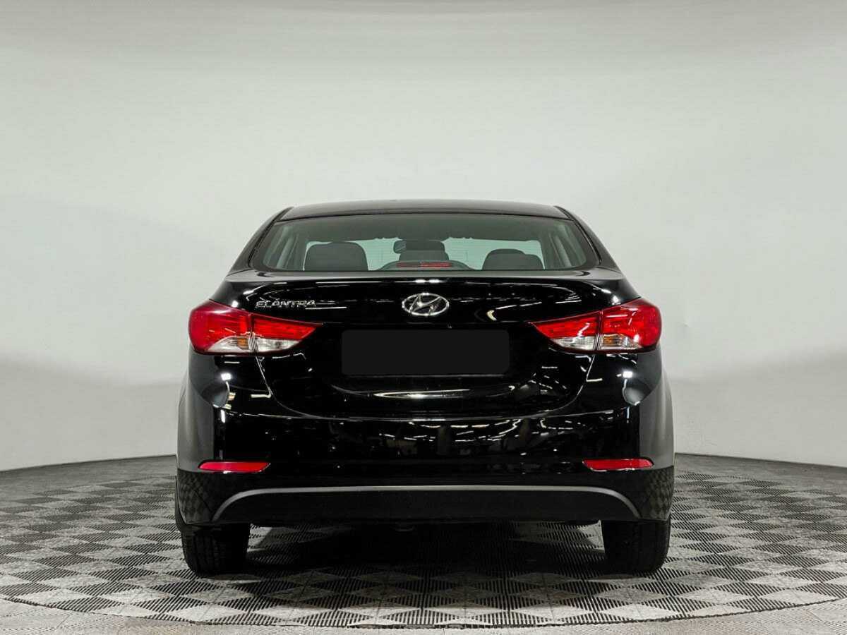 Hyundai Elantra с пробегом — 2015 год. Фото: #5