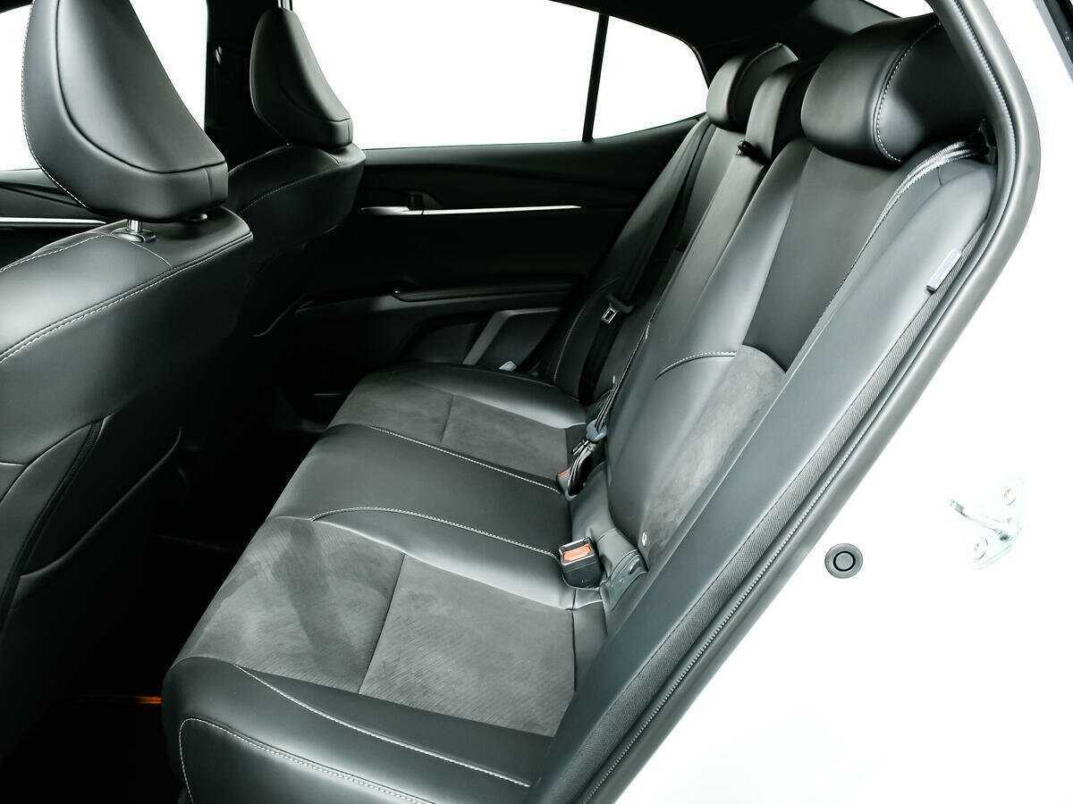 Toyota Camry с пробегом — 2024 год. Фото: #11