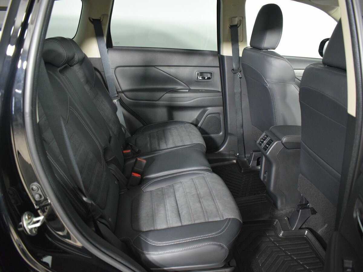 Mitsubishi Outlander с пробегом — 2022 год. Фото: #8