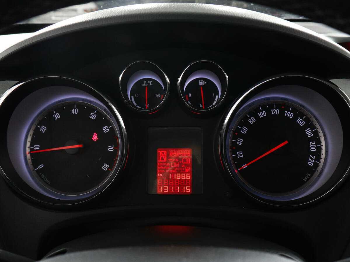 Opel Meriva с пробегом — 2012 год. Фото: #10