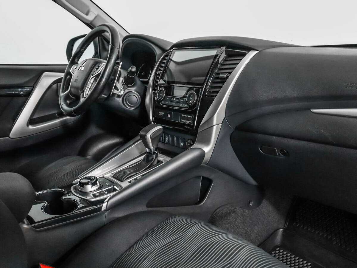 Mitsubishi Pajero Sport с пробегом — 2020 год. Фото: #11