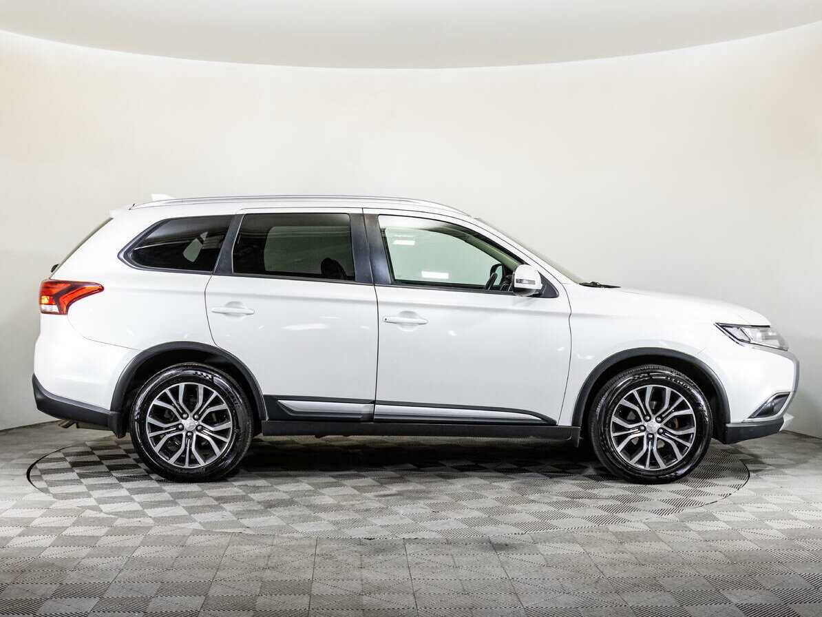 Mitsubishi Outlander с пробегом — 2017 год. Фото: #3