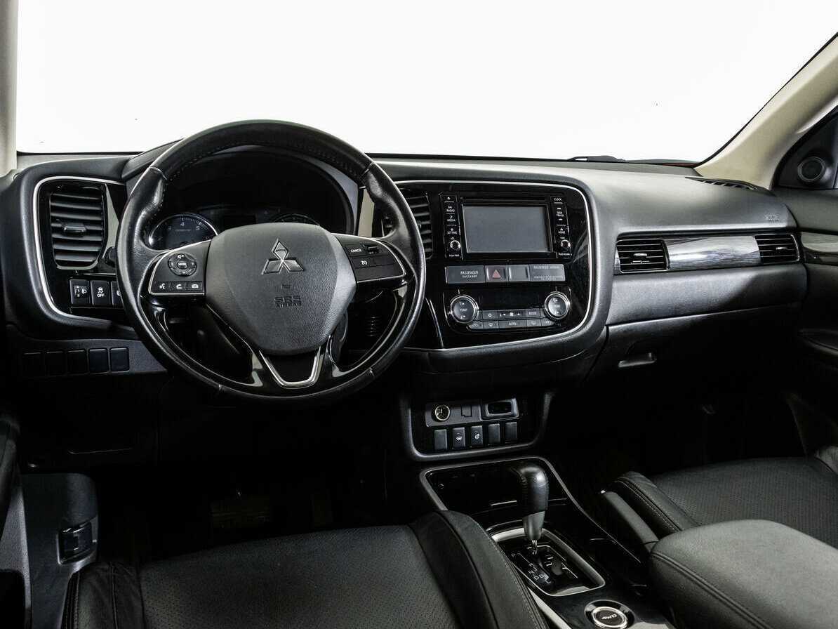 Mitsubishi Outlander с пробегом — 2017 год. Фото: #10