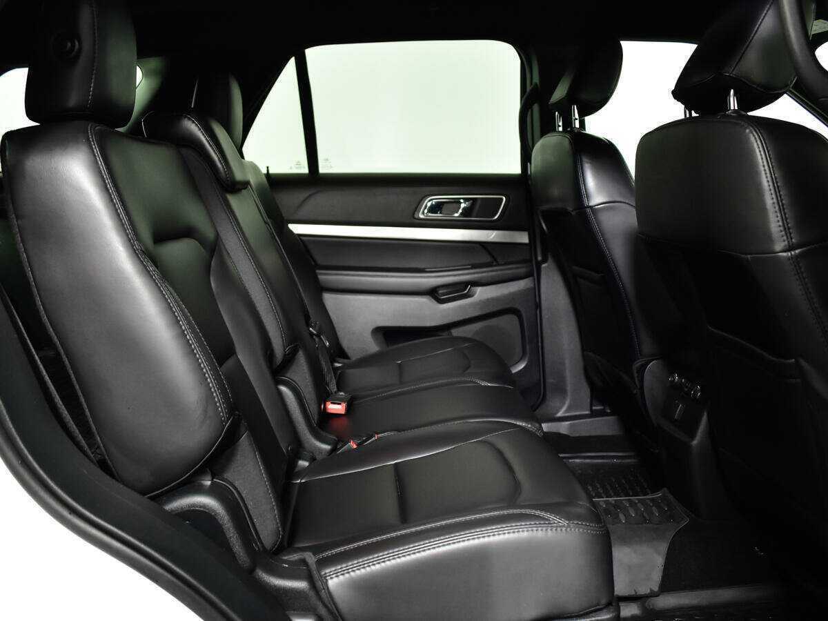 Ford Explorer с пробегом — 2019 год. Фото: #9