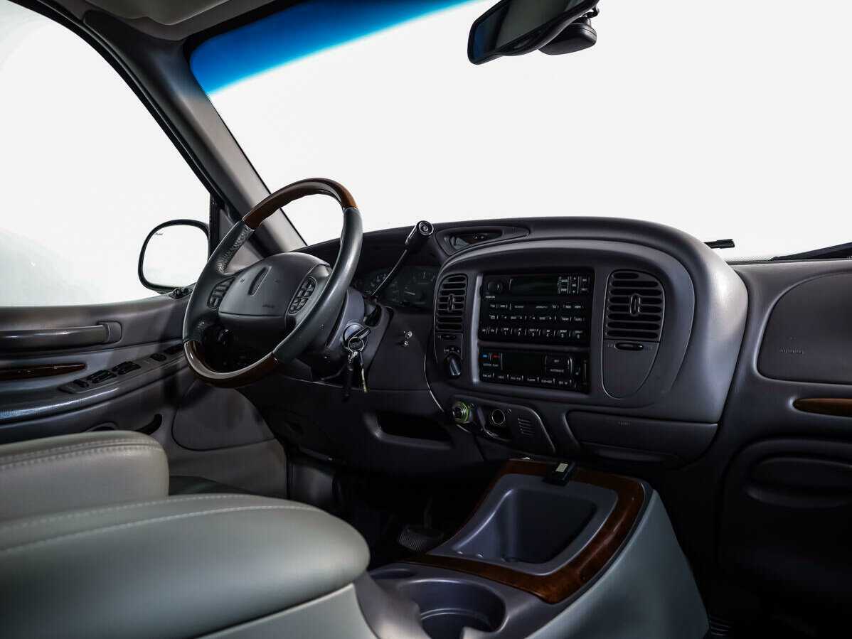 Lincoln Navigator с пробегом — 1999 год. Фото: #7