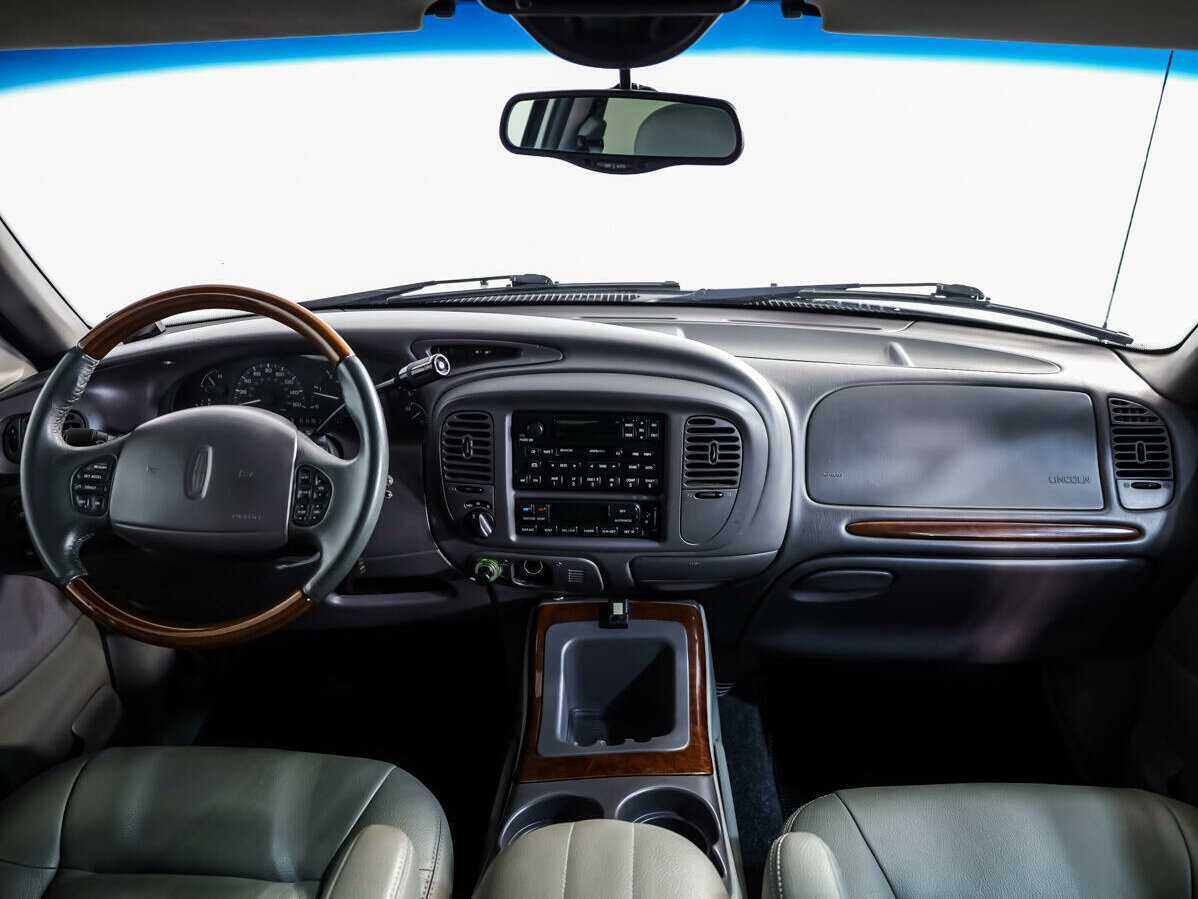 Lincoln Navigator с пробегом — 1999 год. Фото: #8