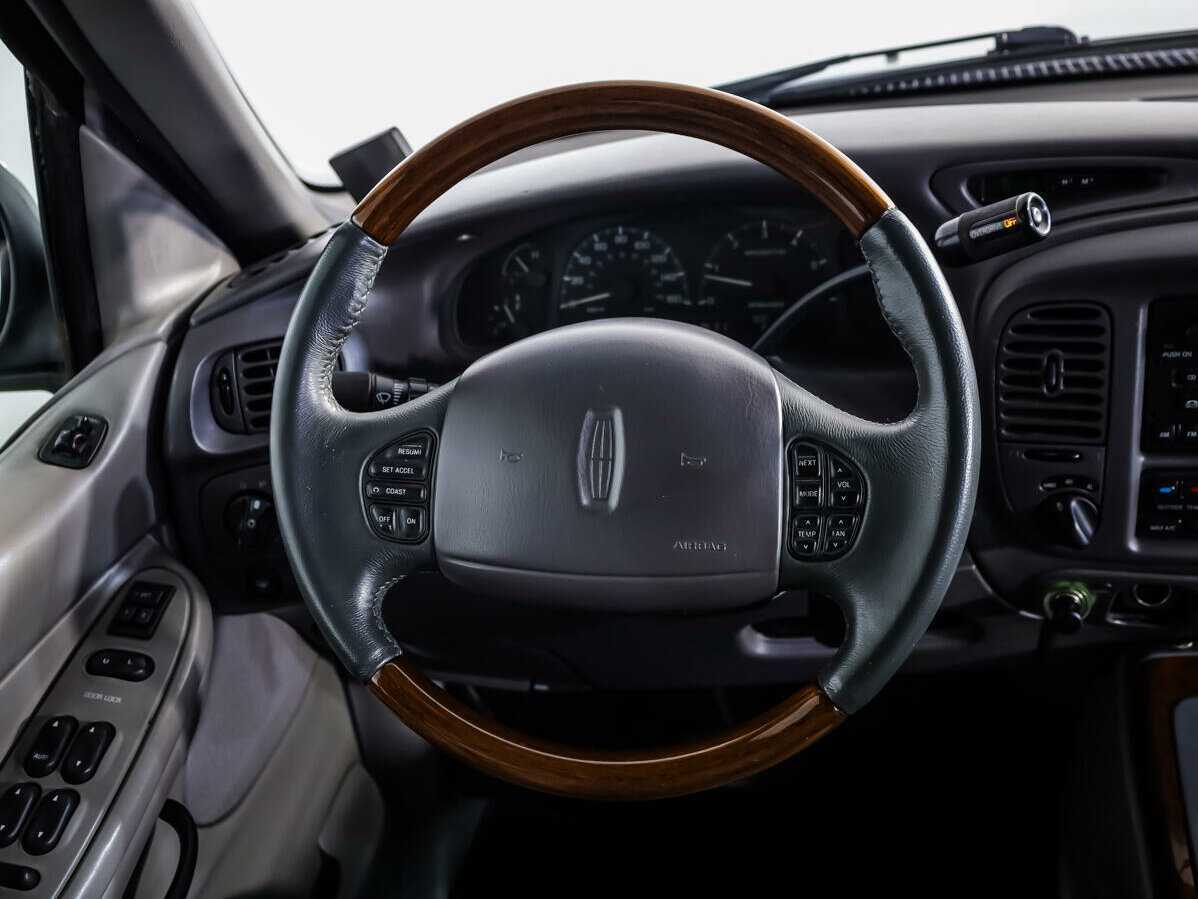 Lincoln Navigator с пробегом — 1999 год. Фото: #9