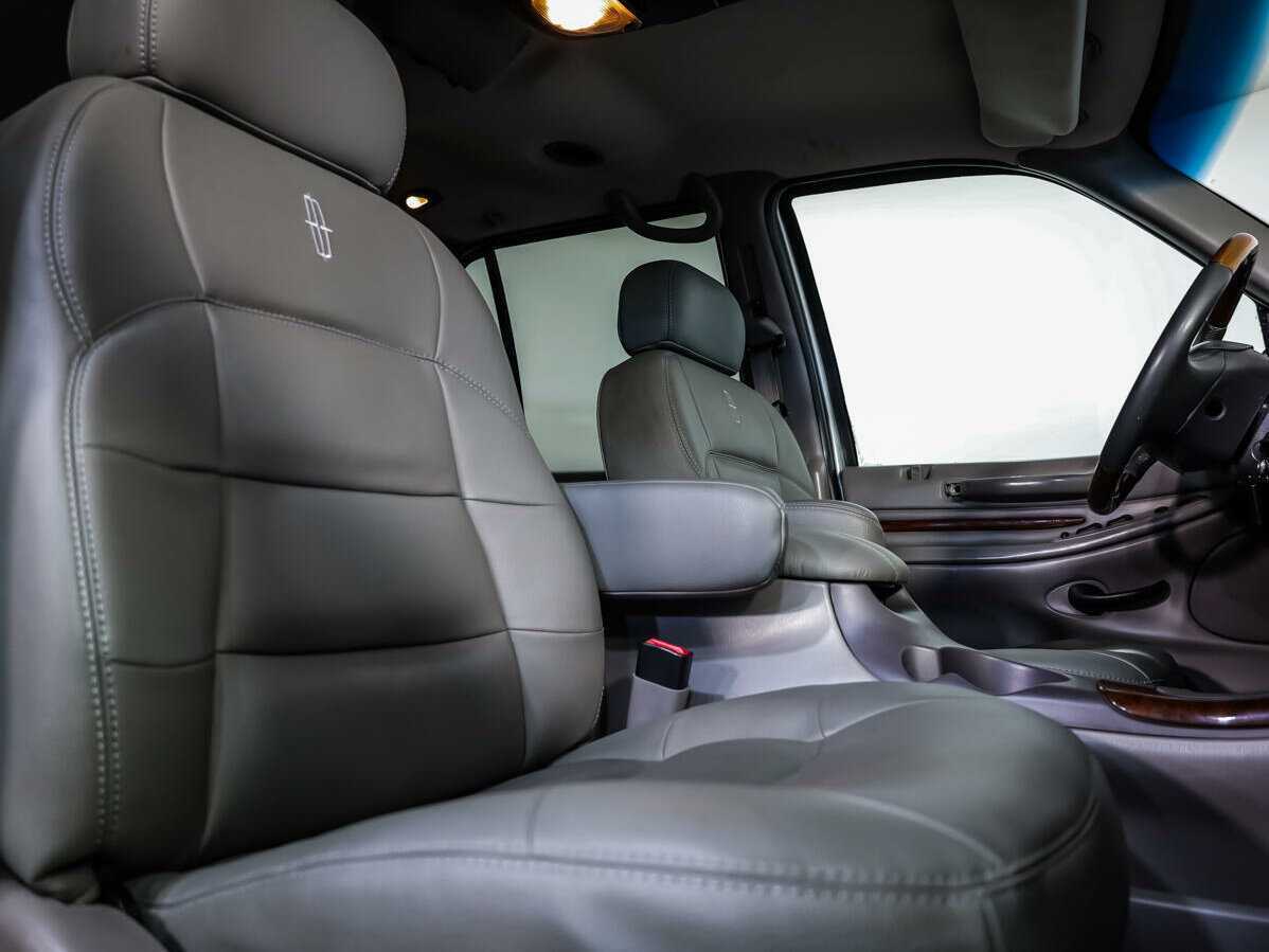 Lincoln Navigator с пробегом — 1999 год. Фото: #10